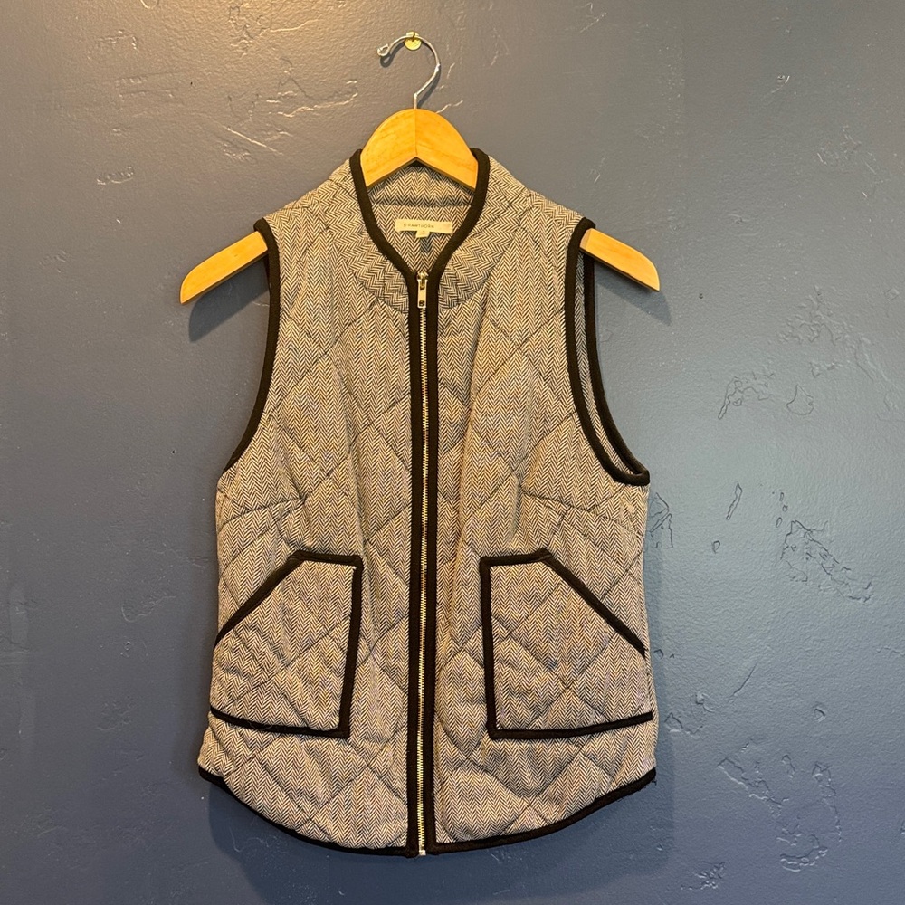 41 Hawthorn Black and Gray Quilted Vest